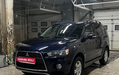Mitsubishi Outlander III рестайлинг 3, 2012 год, 1 300 003 рублей, 2 фотография