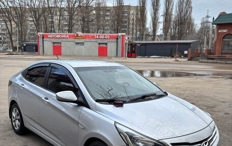 Hyundai Solaris II рестайлинг, 2015 год, 780 000 рублей, 3 фотография