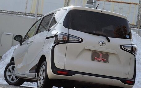 Toyota Sienta, 2022 год, 1 370 000 рублей, 7 фотография