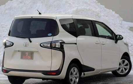 Toyota Sienta, 2022 год, 1 370 000 рублей, 8 фотография