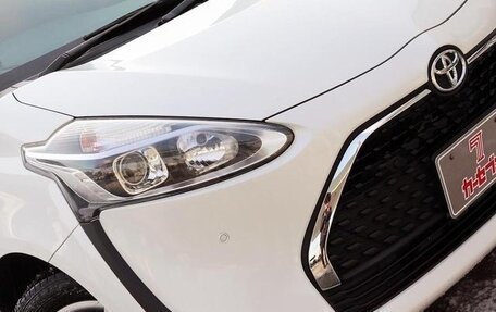 Toyota Sienta, 2022 год, 1 370 000 рублей, 5 фотография