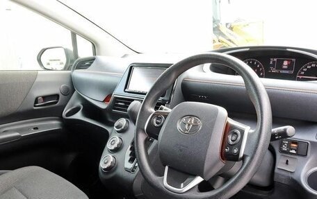 Toyota Sienta, 2022 год, 1 370 000 рублей, 14 фотография