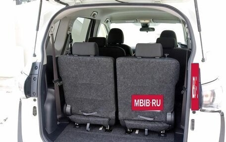 Toyota Sienta, 2022 год, 1 370 000 рублей, 10 фотография