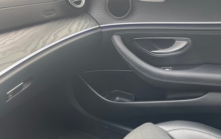 Mercedes-Benz E-Класс, 2018 год, 3 600 000 рублей, 4 фотография