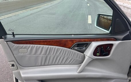 Mercedes-Benz E-Класс, 1997 год, 675 000 рублей, 2 фотография