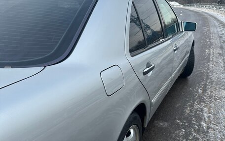 Mercedes-Benz E-Класс, 1997 год, 675 000 рублей, 5 фотография