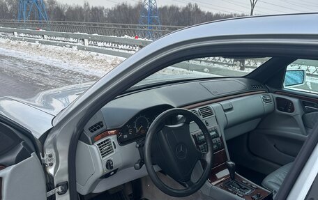 Mercedes-Benz E-Класс, 1997 год, 675 000 рублей, 4 фотография