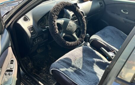 Mitsubishi Carisma I, 2003 год, 400 000 рублей, 11 фотография