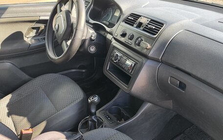 Skoda Fabia II, 2011 год, 440 000 рублей, 17 фотография