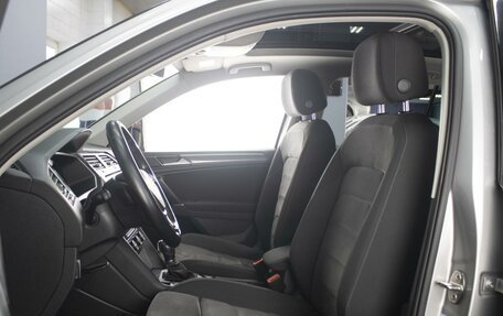 Volkswagen Tiguan II, 2018 год, 3 050 000 рублей, 9 фотография