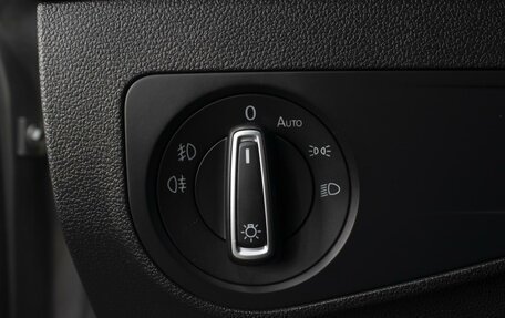 Volkswagen Tiguan II, 2018 год, 3 050 000 рублей, 16 фотография