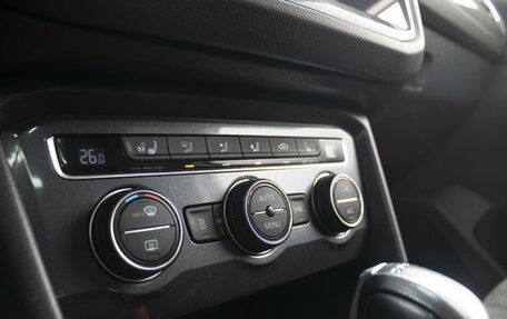 Volkswagen Tiguan II, 2018 год, 3 050 000 рублей, 14 фотография