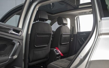 Volkswagen Tiguan II, 2018 год, 3 050 000 рублей, 10 фотография