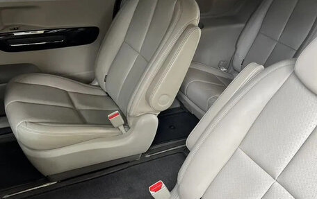 KIA Carnival III, 2018 год, 3 350 000 рублей, 12 фотография