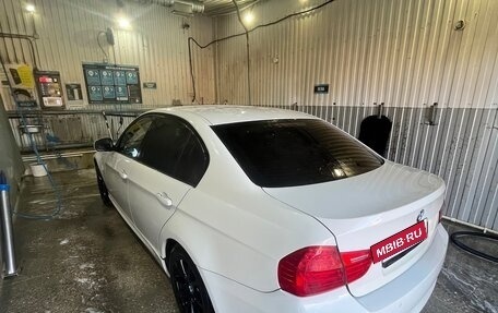 BMW 3 серия, 2011 год, 1 050 000 рублей, 3 фотография