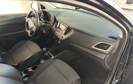 Hyundai Solaris II рестайлинг, 2017 год, 1 154 000 рублей, 34 фотография