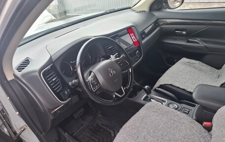 Mitsubishi Outlander III рестайлинг 3, 2016 год, 3 080 000 рублей, 7 фотография