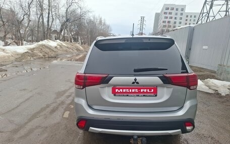 Mitsubishi Outlander III рестайлинг 3, 2016 год, 3 080 000 рублей, 8 фотография