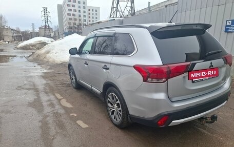 Mitsubishi Outlander III рестайлинг 3, 2016 год, 3 080 000 рублей, 6 фотография