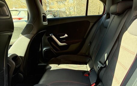 Mercedes-Benz A-Класс, 2018 год, 2 500 000 рублей, 9 фотография