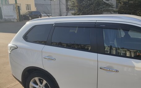 Mitsubishi Outlander III рестайлинг 3, 2014 год, 1 550 000 рублей, 4 фотография