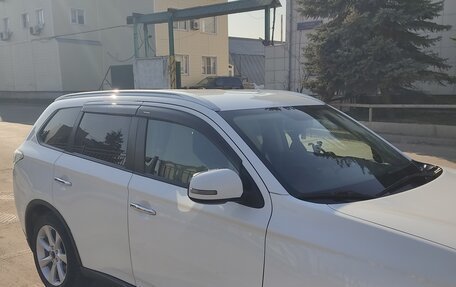 Mitsubishi Outlander III рестайлинг 3, 2014 год, 1 550 000 рублей, 3 фотография