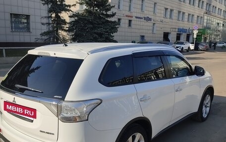 Mitsubishi Outlander III рестайлинг 3, 2014 год, 1 550 000 рублей, 7 фотография