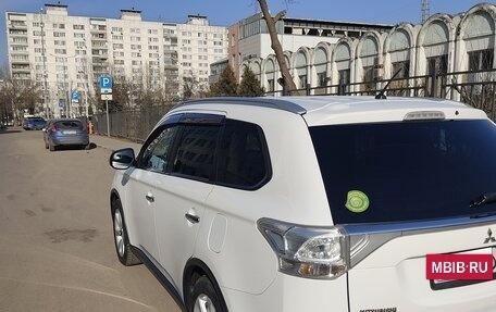 Mitsubishi Outlander III рестайлинг 3, 2014 год, 1 550 000 рублей, 5 фотография