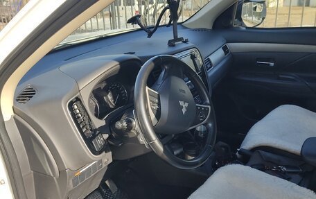 Mitsubishi Outlander III рестайлинг 3, 2014 год, 1 550 000 рублей, 11 фотография