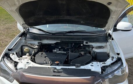 Mitsubishi Outlander III рестайлинг 3, 2011 год, 1 350 000 рублей, 2 фотография