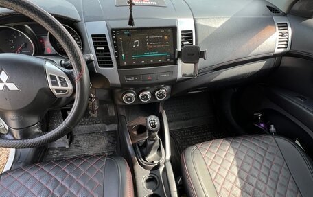 Mitsubishi Outlander III рестайлинг 3, 2011 год, 1 350 000 рублей, 14 фотография