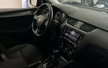 Skoda Octavia, 2017 год, 1 890 000 рублей, 18 фотография