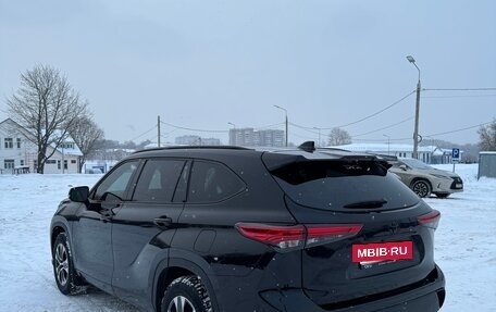Toyota Highlander, 2022 год, 4 600 000 рублей, 7 фотография