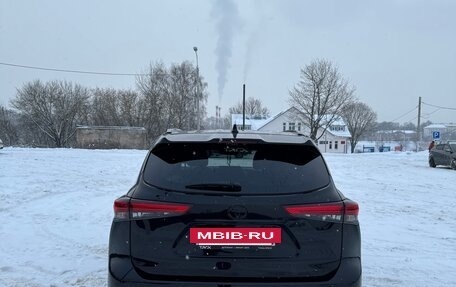 Toyota Highlander, 2022 год, 4 600 000 рублей, 6 фотография