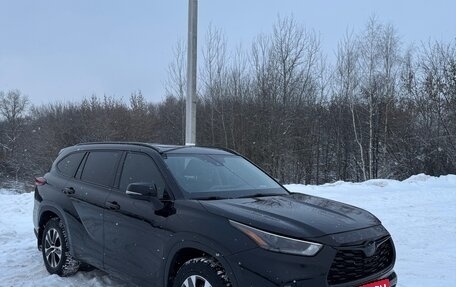 Toyota Highlander, 2022 год, 4 600 000 рублей, 3 фотография