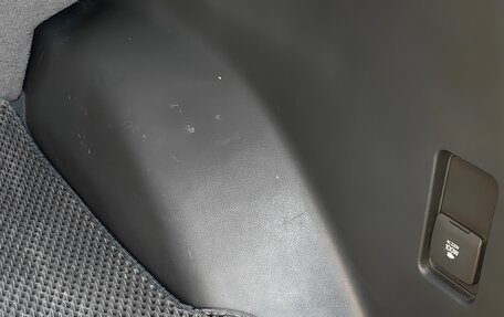 Toyota Land Cruiser Prado 150 рестайлинг 2, 2012 год, 3 000 000 рублей, 14 фотография