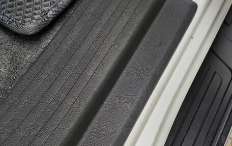 Toyota Land Cruiser Prado 150 рестайлинг 2, 2012 год, 3 000 000 рублей, 17 фотография