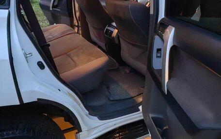 Toyota Land Cruiser Prado 150 рестайлинг 2, 2012 год, 3 000 000 рублей, 27 фотография