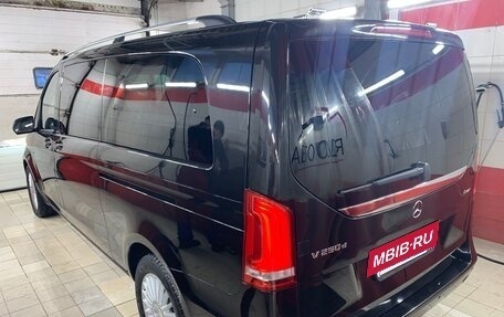 Mercedes-Benz V-Класс, 2017 год, 6 500 000 рублей, 6 фотография