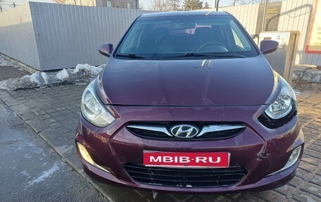 Hyundai Solaris II рестайлинг, 2012 год, 429 000 рублей, 1 фотография