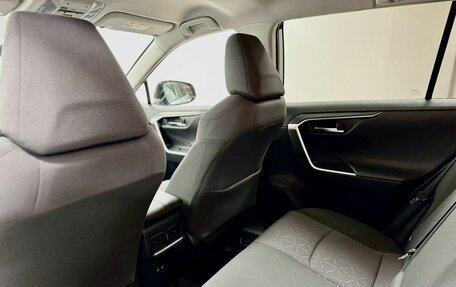 Toyota RAV4, 2020 год, 3 745 000 рублей, 13 фотография