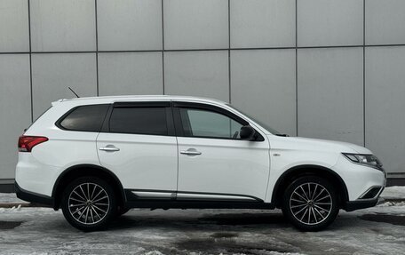 Mitsubishi Outlander III рестайлинг 3, 2016 год, 1 729 900 рублей, 5 фотография