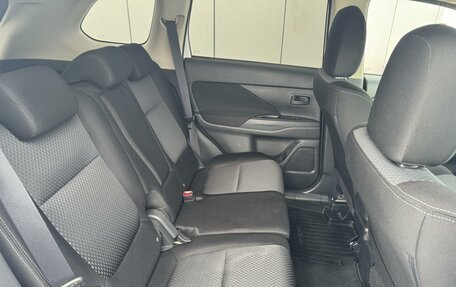 Mitsubishi Outlander III рестайлинг 3, 2016 год, 1 729 900 рублей, 7 фотография