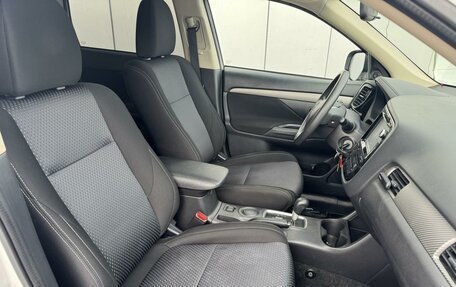 Mitsubishi Outlander III рестайлинг 3, 2016 год, 1 729 900 рублей, 8 фотография