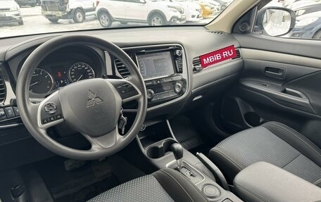 Mitsubishi Outlander III рестайлинг 3, 2016 год, 1 729 900 рублей, 6 фотография