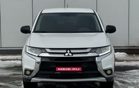 Mitsubishi Outlander III рестайлинг 3, 2016 год, 1 729 900 рублей, 3 фотография