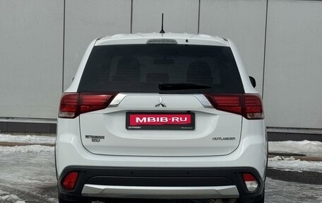 Mitsubishi Outlander III рестайлинг 3, 2016 год, 1 729 900 рублей, 4 фотография