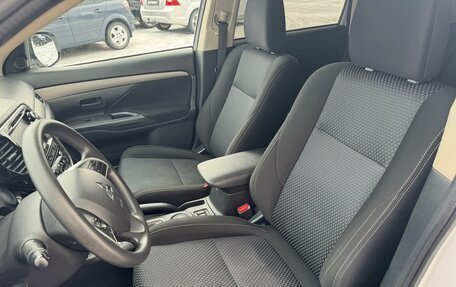 Mitsubishi Outlander III рестайлинг 3, 2016 год, 1 729 900 рублей, 10 фотография