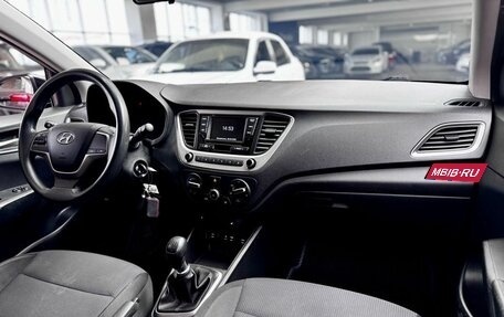 Hyundai Solaris II рестайлинг, 2017 год, 1 090 000 рублей, 23 фотография