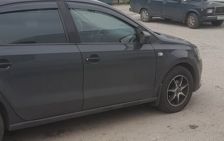 Volkswagen Polo VI (EU Market), 2011 год, 680 000 рублей, 3 фотография